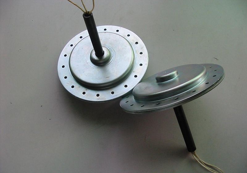 磁盤式三相發(fā)電機(jī)星連接有四個終端，如何連接整流器橋？